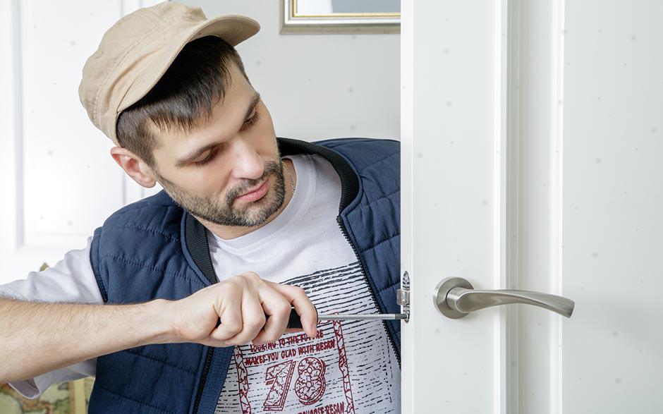 serrurier pour ouverture de porte coincée Chevreuse