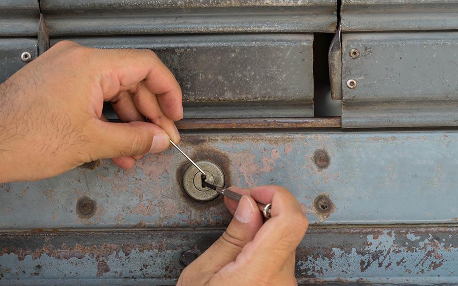 serrurier pour ouverture de porte coincée Chevreuse