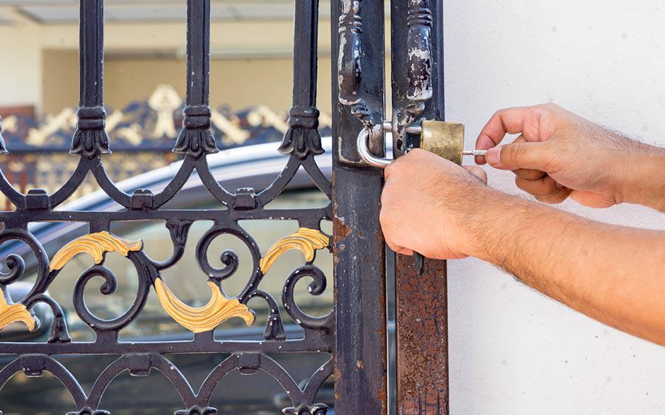 serrurier pour ouverture de porte coincée Rueil-Malmaison